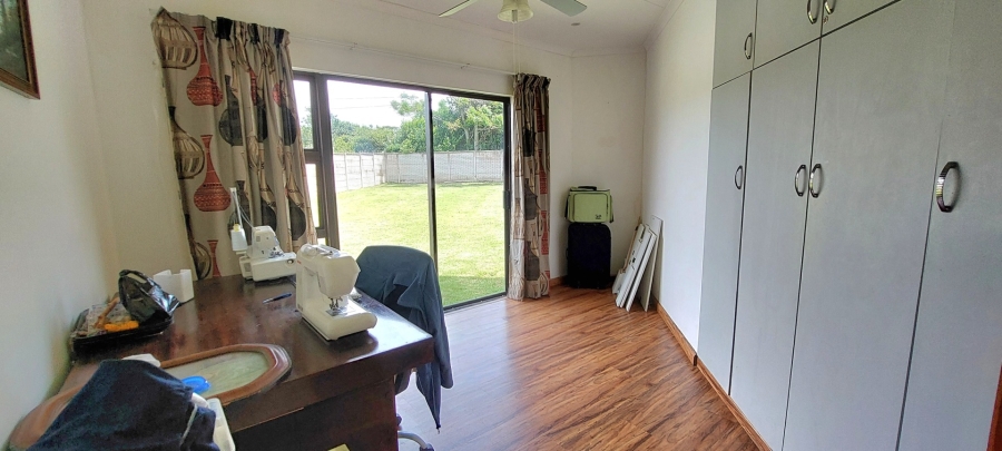 5 Bedroom Property for Sale in Sunrise On Sea Eastern Cape